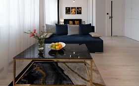 Glamour Apartment - w sercu miasta obok rynku, klimatyzacja, możliwy parking gratis